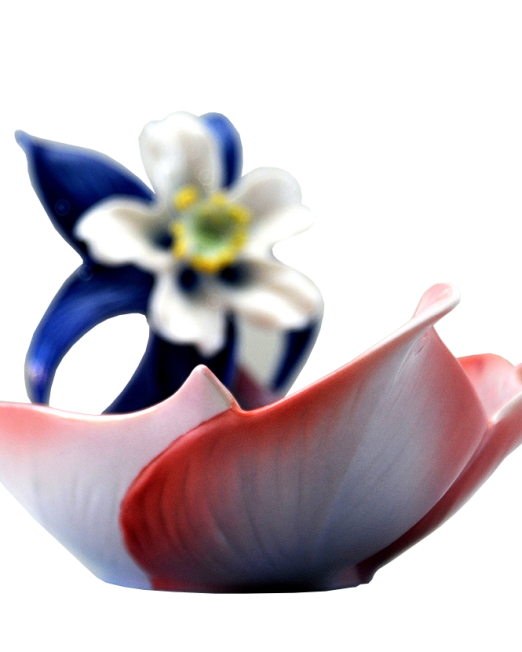 775